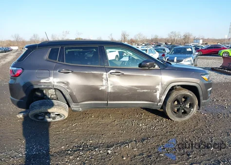 2019 Jeep Compass Altitude 4X4 из США, поврежденный, VIN 3C4NJDBB8KT734416